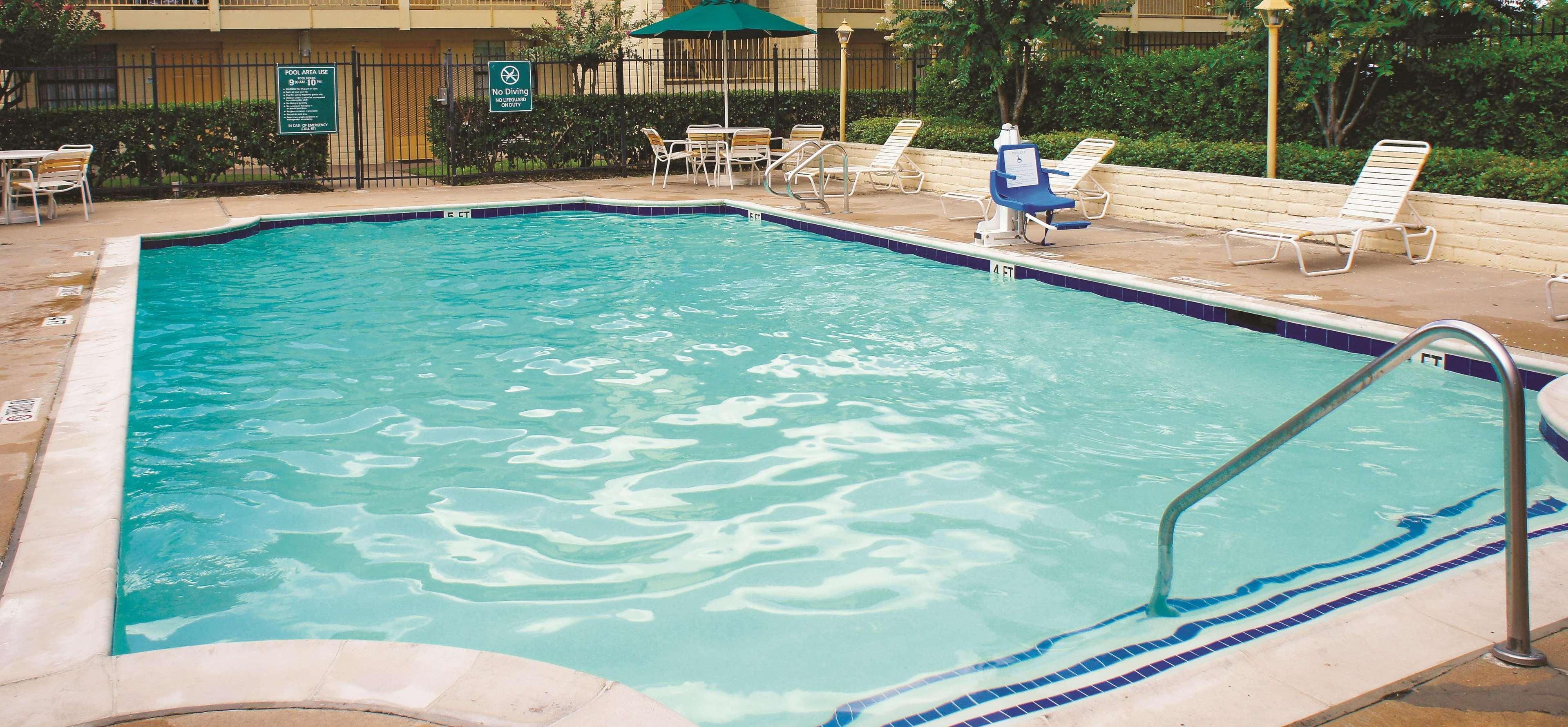 Baymont By Wyndham Houston La Porte Exterior photo
